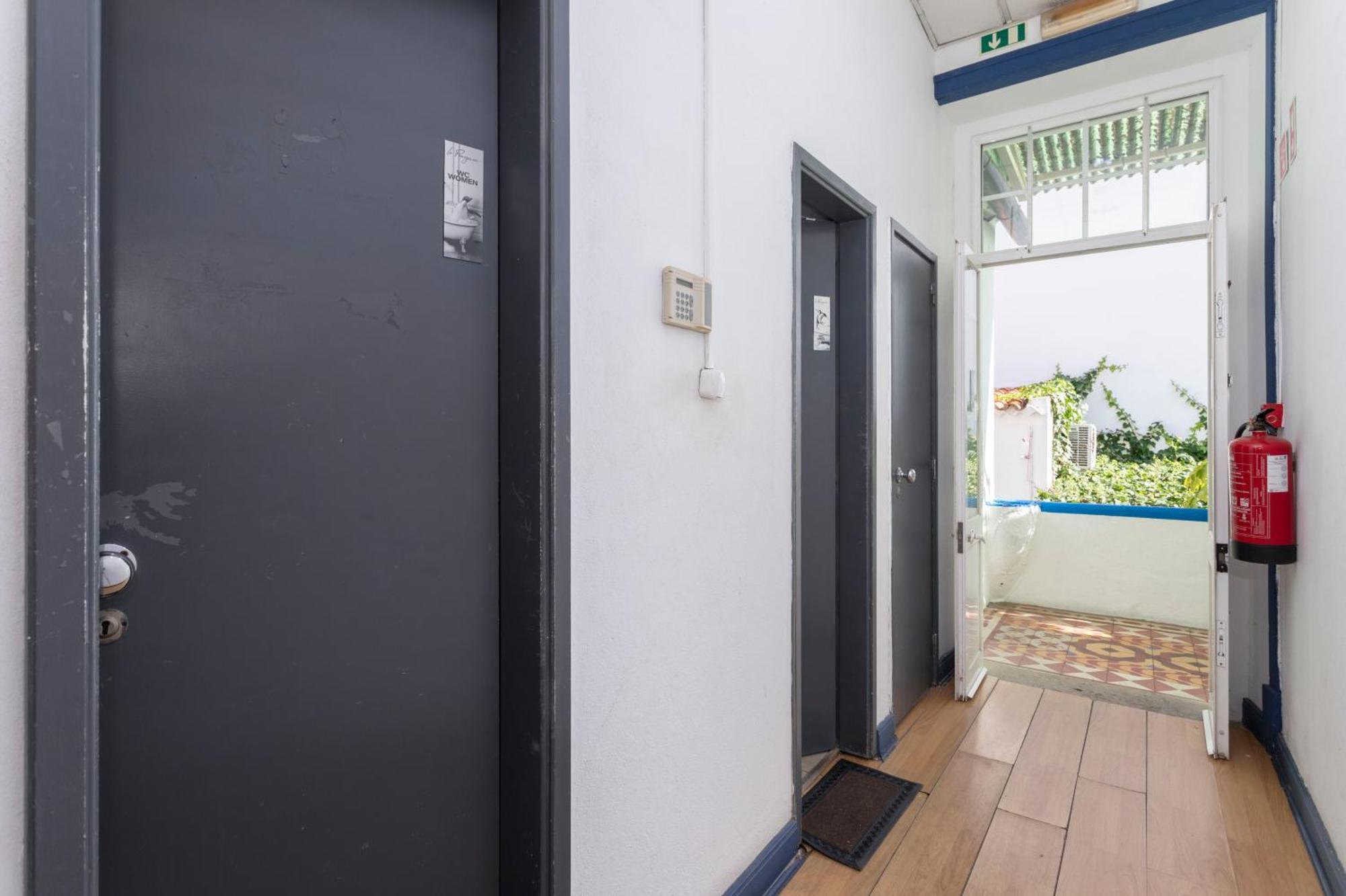 Le Penguin Hostel Faro Luaran gambar